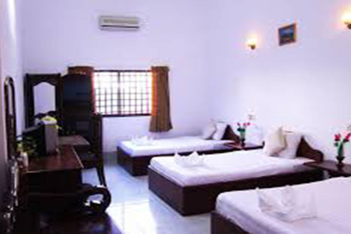 Triple Room (with Fan) | Desk, iron/ironing board (on request), free WiFi, individually decorated