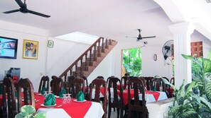 Breakfast and lunch served, international cuisine - Home Sweet Home Guest House (Siem Reap)