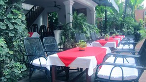 Breakfast and lunch served, international cuisine - Home Sweet Home Guest House (Siem Reap)