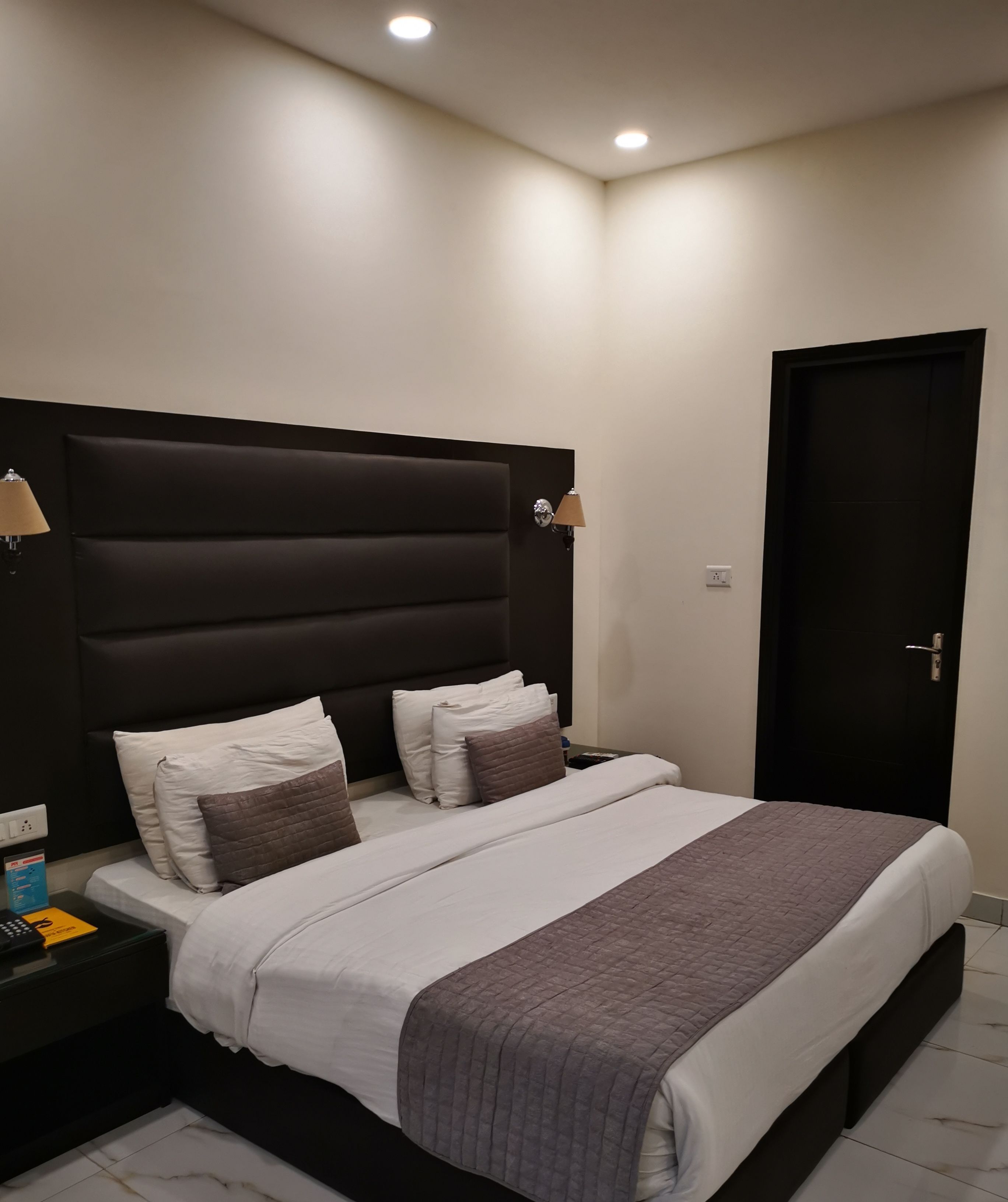 Ropa de cama de alta calidad y minibar 