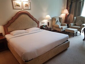 Minibar, in-room safe, desk, soundproofing - The Palms - Town & Country Club (Gurugram)