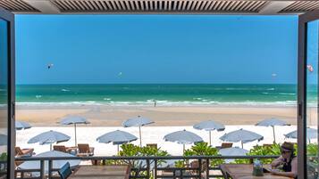 Breakfast, lunch, dinner served; seafood, beach views