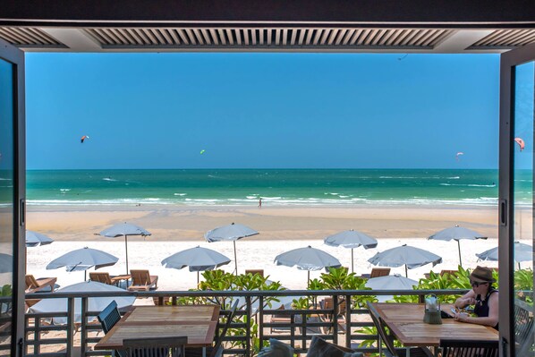 Breakfast, lunch, dinner served; seafood, beach views