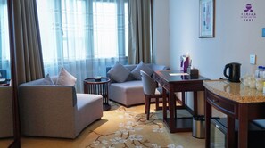 高级家庭房 | 起居区 | 液晶电视