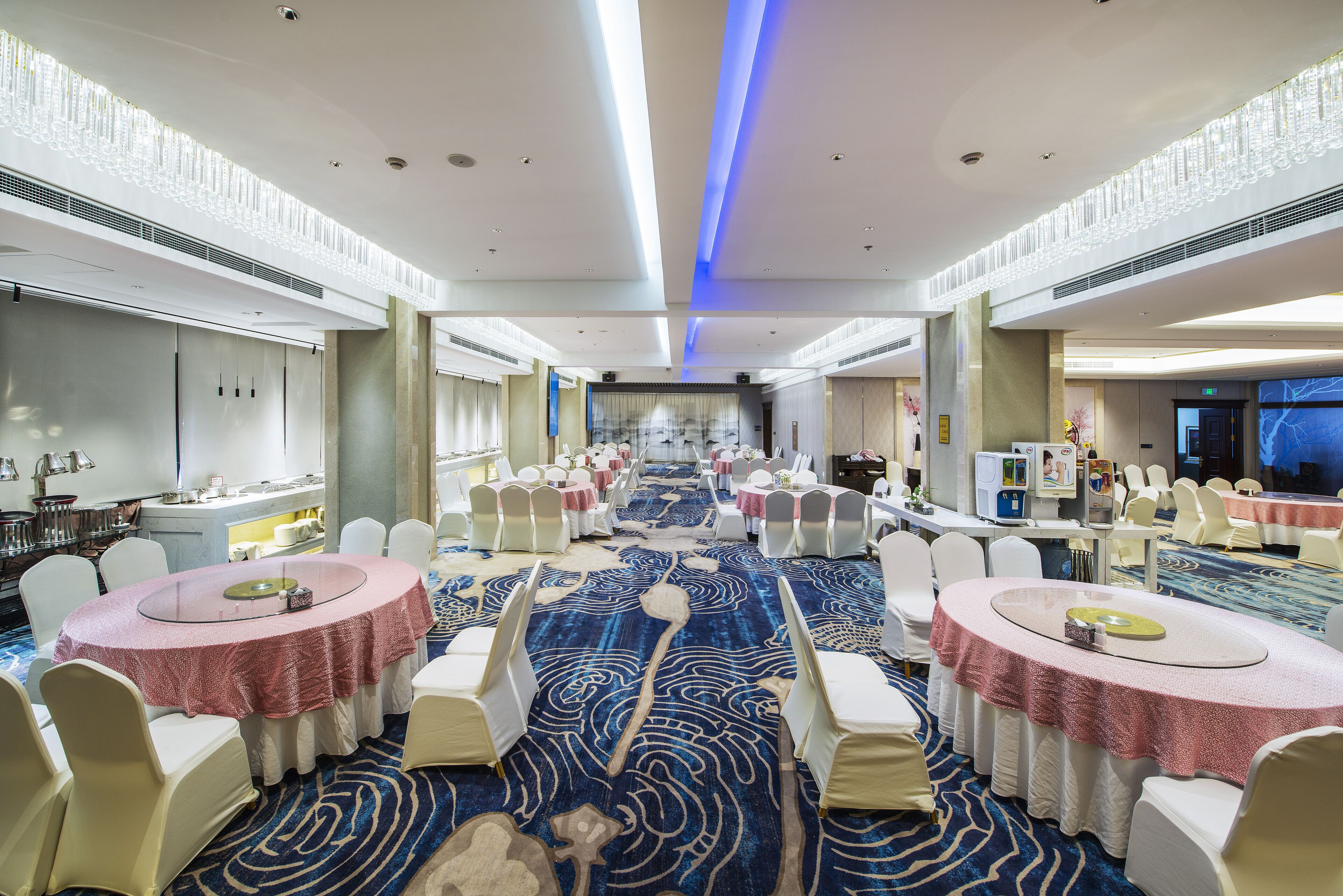 每日供应自助式早餐（每人 CNY 69）