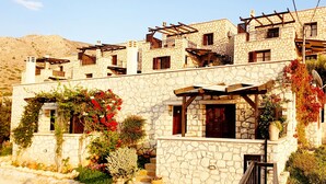 Unclassified image, 4 of 21, button - Ville du Soleil (Sitia)