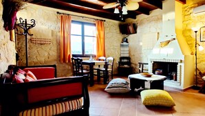Unclassified image, 3 of 21, button - Ville du Soleil (Sitia)