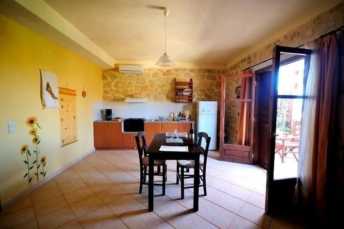 Bungalow | Private kitchen | Coffee/tea maker, fridge, oven, stovetop