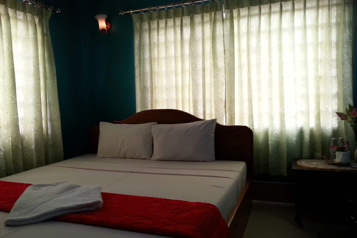 Singola Superior, 1 letto matrimoniale, vista città | 1 camera, minibar, una scrivania, Wi-Fi gratuito