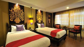 Deluxe Twin Room | Hypo-allergenic bedding, minibar, in-room safe, desk