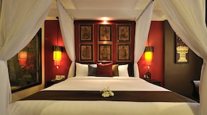Premium Room | Hypo-allergenic bedding, minibar, in-room safe, desk