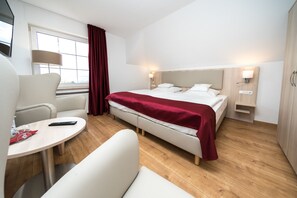 Comfort Double Room | Premium bedding, pillow-top beds, in-room safe, individually decorated - Parkhotel Pyrmont (Bad Pyrmont)