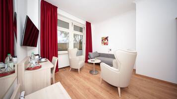 Suite | Premium bedding, pillowtop beds, in-room safe, individually decorated