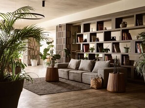 Lobby - Numo Ierapetra Beach Resort Crete, Curio Collection Hilton (Ierapetra)