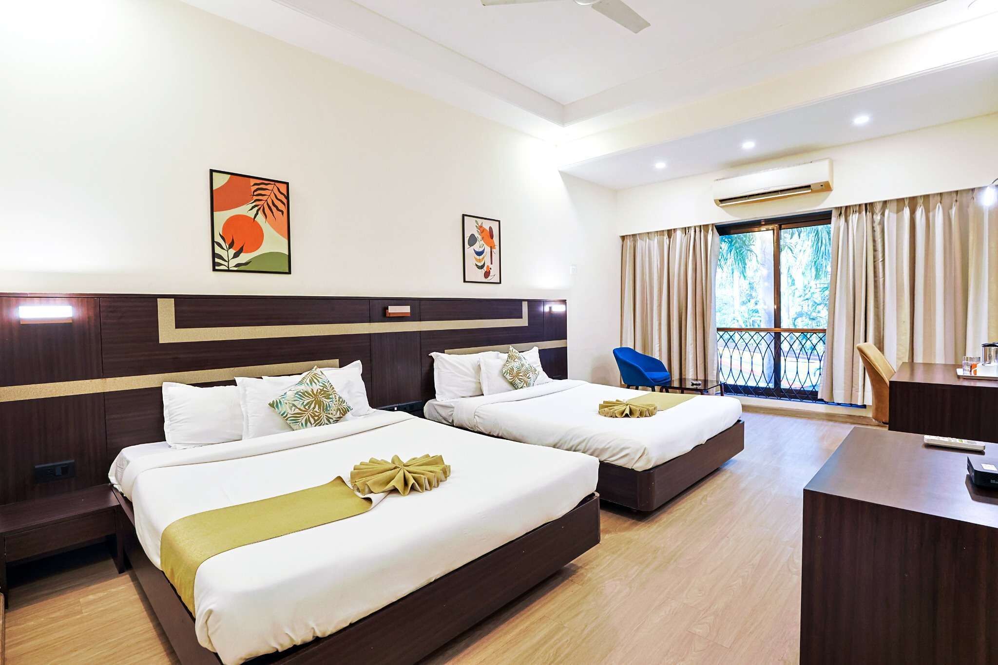 Minibar, desk, laptop workspace, blackout drapes