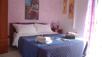 Comfort Double Room | Desk, iron/ironing board, cots/infant beds, free WiFi