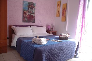 Desk, iron/ironing board, cots/infant beds, free WiFi - B&B Agorà (Agrigento)