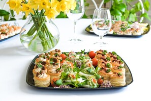 Breakfast, lunch served; Modern European cuisine, al fresco dining  - Hotel Luxor (Lublin)