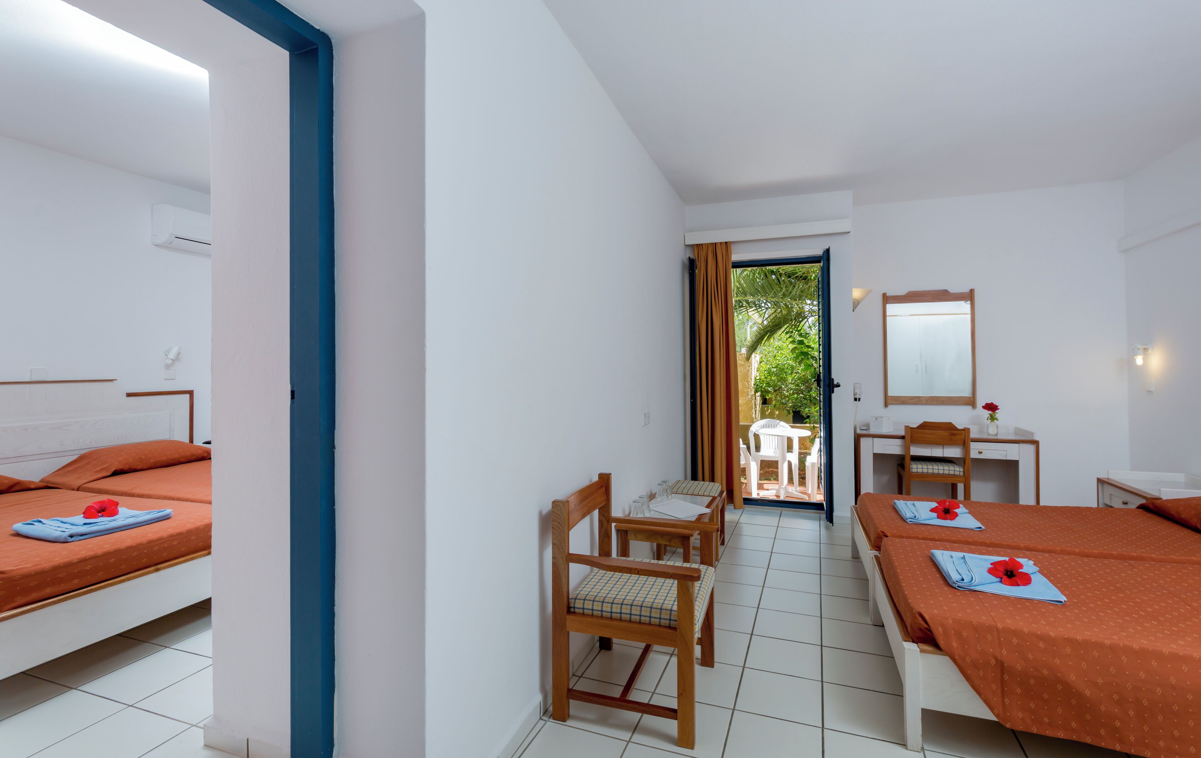 خزنة داخل الغرفة ومكتب وأسرّة أطفال/رضّع (مجانًا) وواي فاي مجانًا