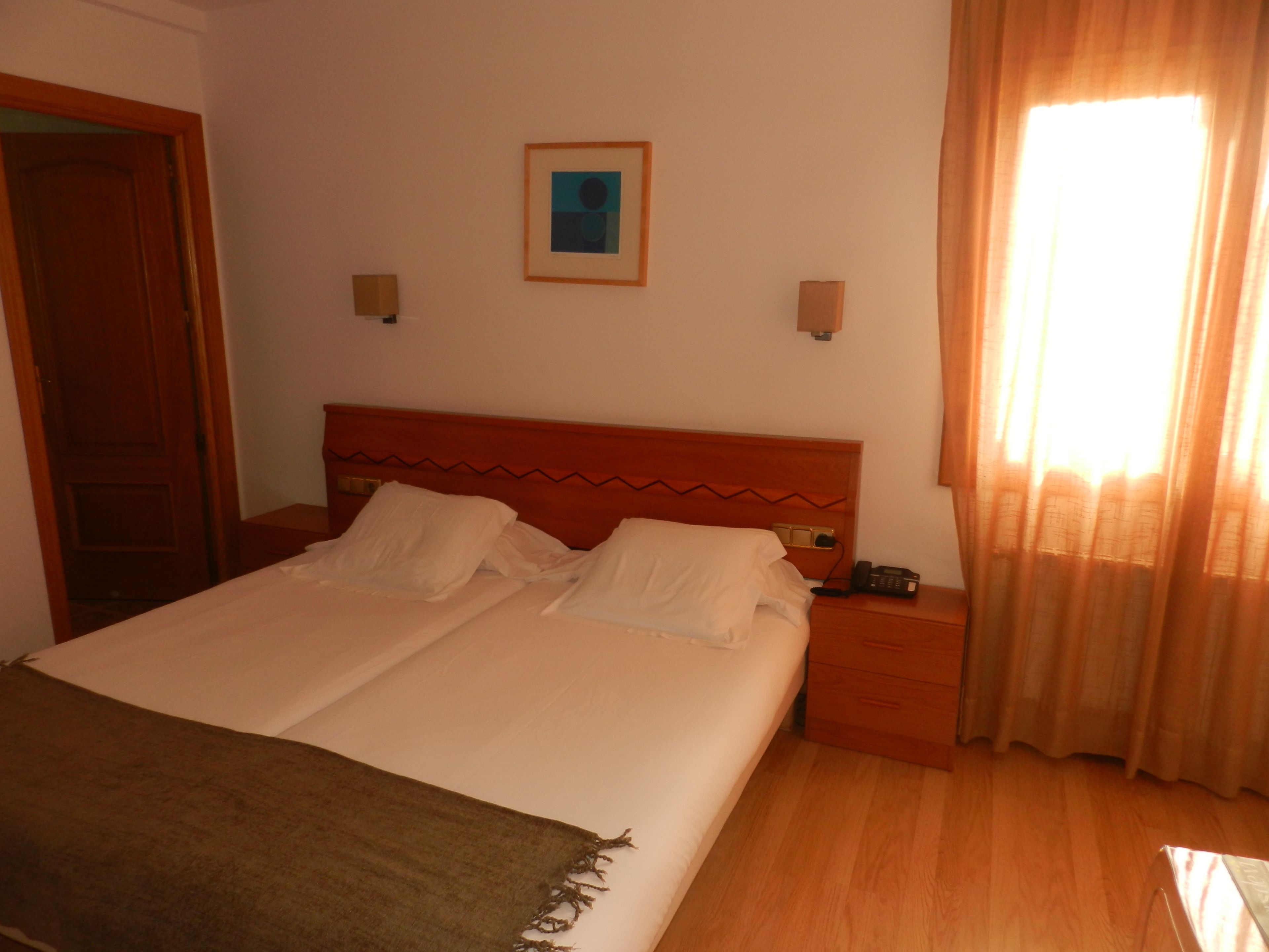 standard double room | minibar, desk, blackout curtains, iron/ironing board