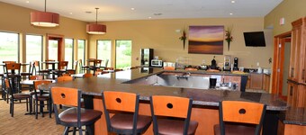 Cobblestone Inn & Suites - Newton