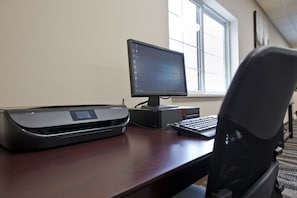 Business center - Cobblestone Inn & Suites - Newton (Newton)