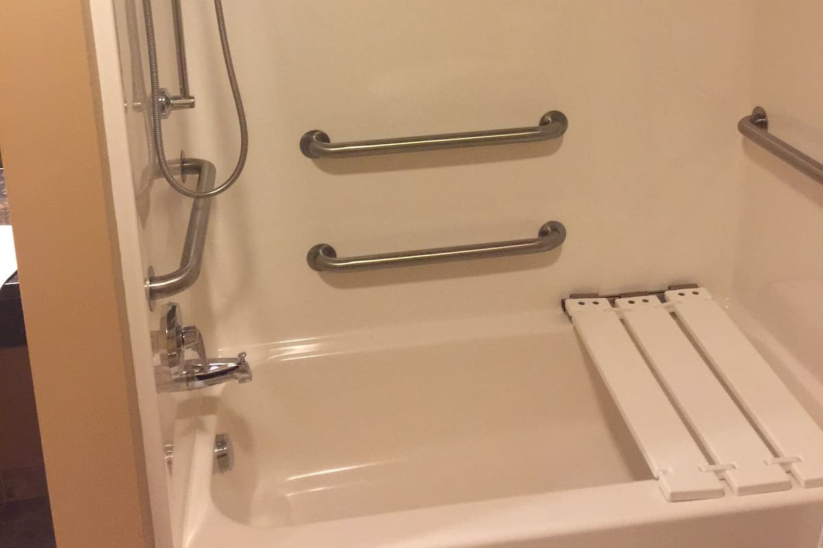 Rolstoeltoegankelijke badkamer