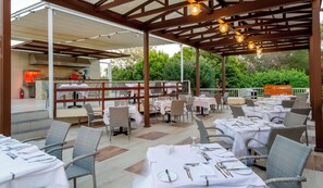 2 restaurants, lunch, dinner served; international cuisine - Blue Sea Holiday Village (Rhodes)