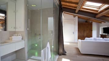 Double Room (Private Spa) | Bathroom | Rainfall showerhead, free toiletries, hair dryer, bathrobes