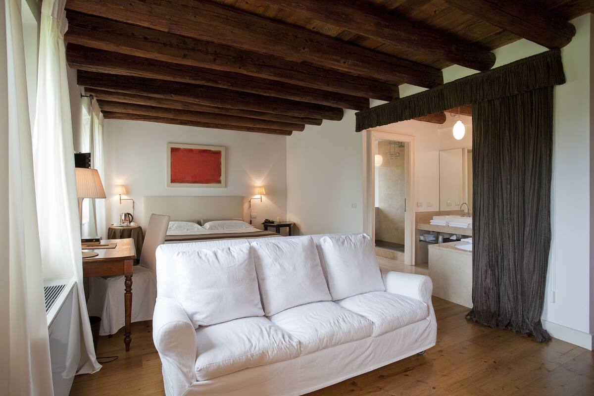 Premium Double Room | Egyptian cotton sheets, premium bedding, pillowtop beds, minibar