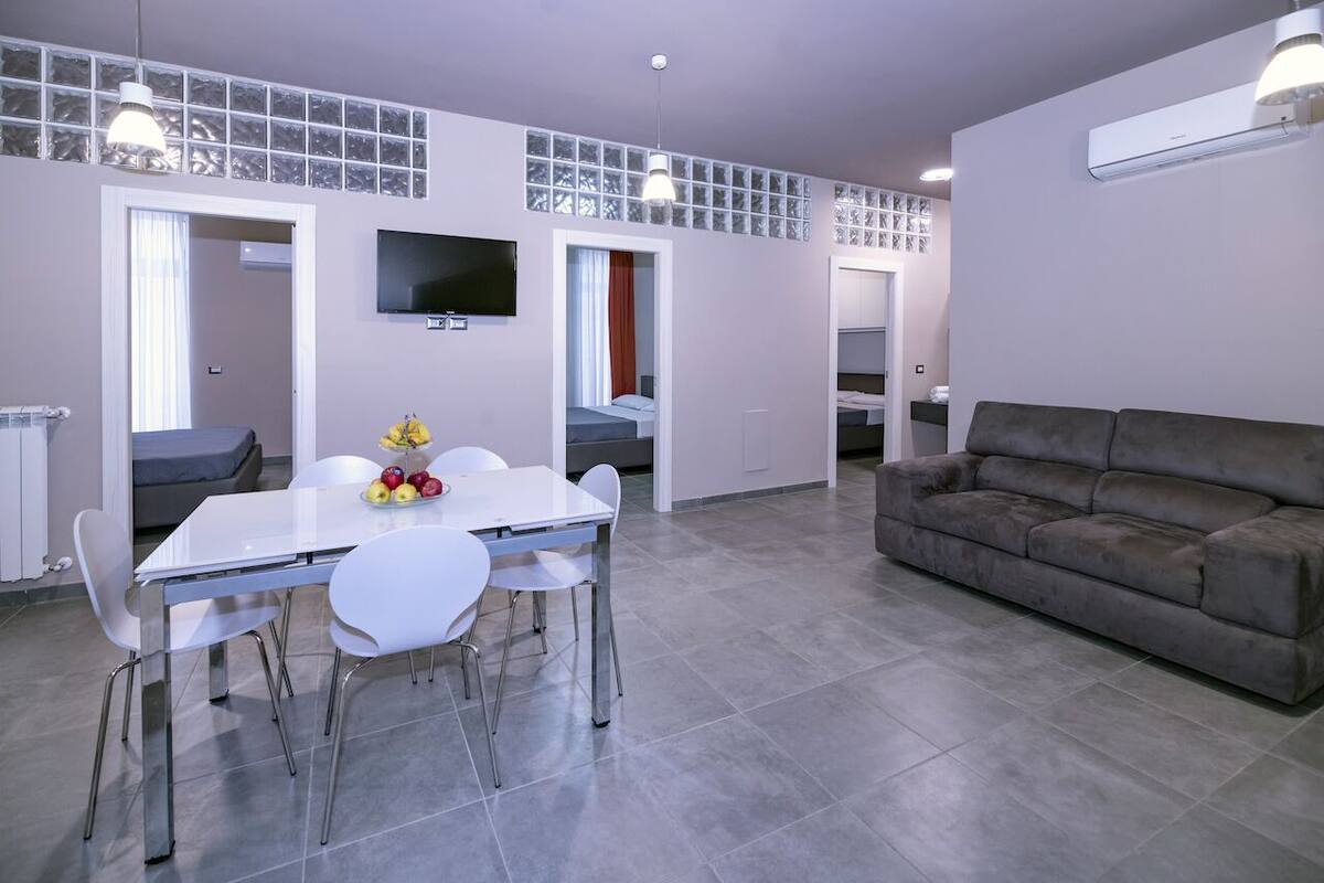 Condo | Premium bedding, minibar, in-room safe, desk