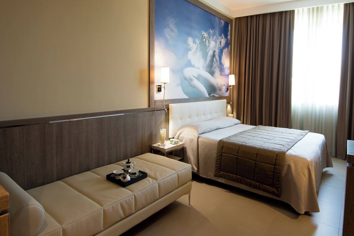 Premium bedding, minibar, in-room safe, desk
