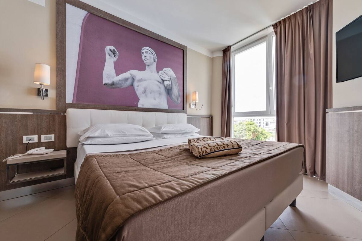 Standard Double or Twin Room | Premium bedding, minibar, in-room safe, desk