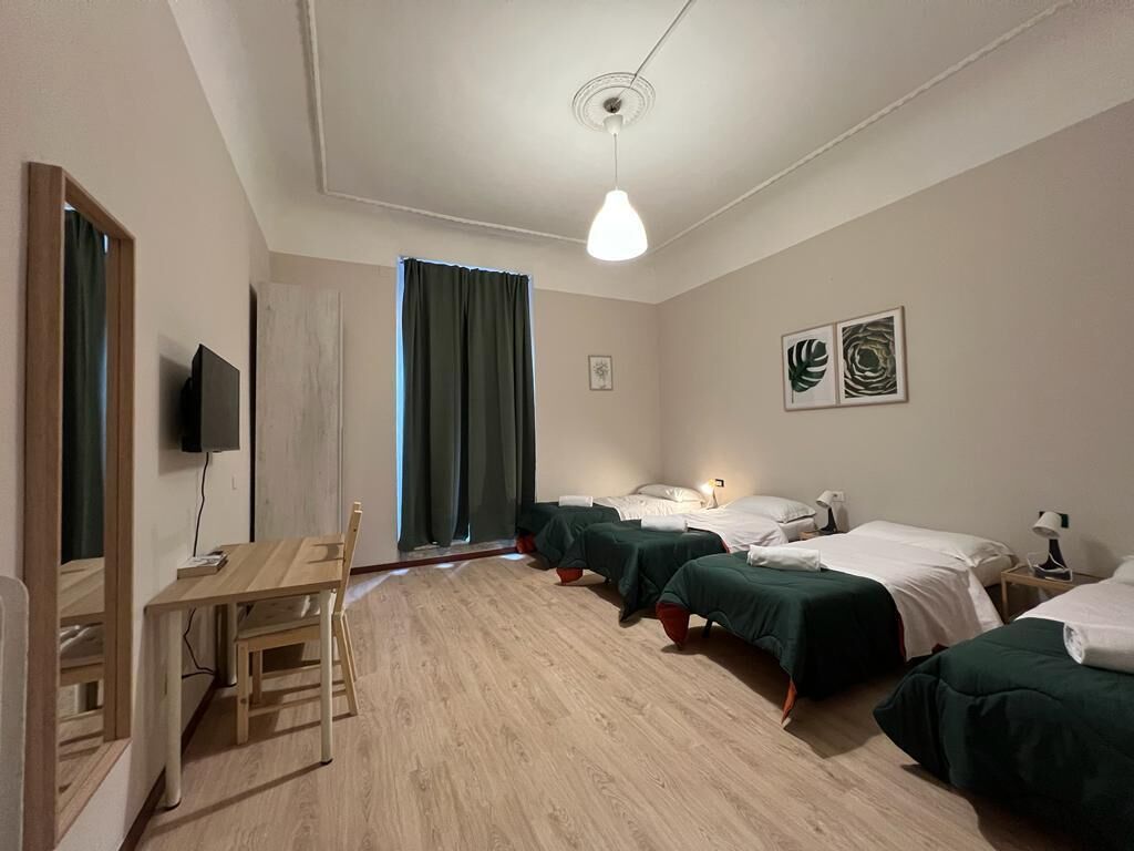 基础宿舍, 女士专用房 | 办公桌、免费 WiFi、床单