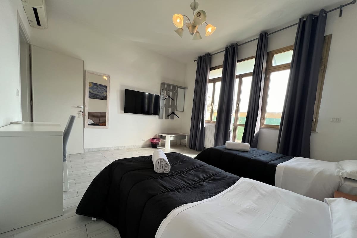 Superior Twin Room, Shared Bathroom | Desk, free WiFi, bed sheets