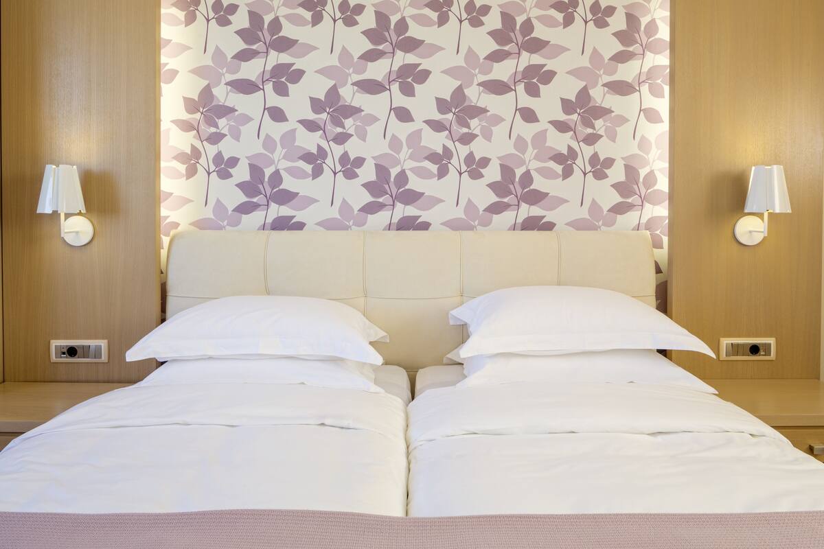 1 bedroom, premium bedding, in-room safe, desk
