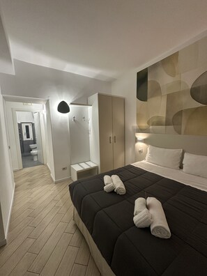 Premium bedding, down duvets, Select Comfort beds, minibar - B&B A Picture of Rome (Rome)