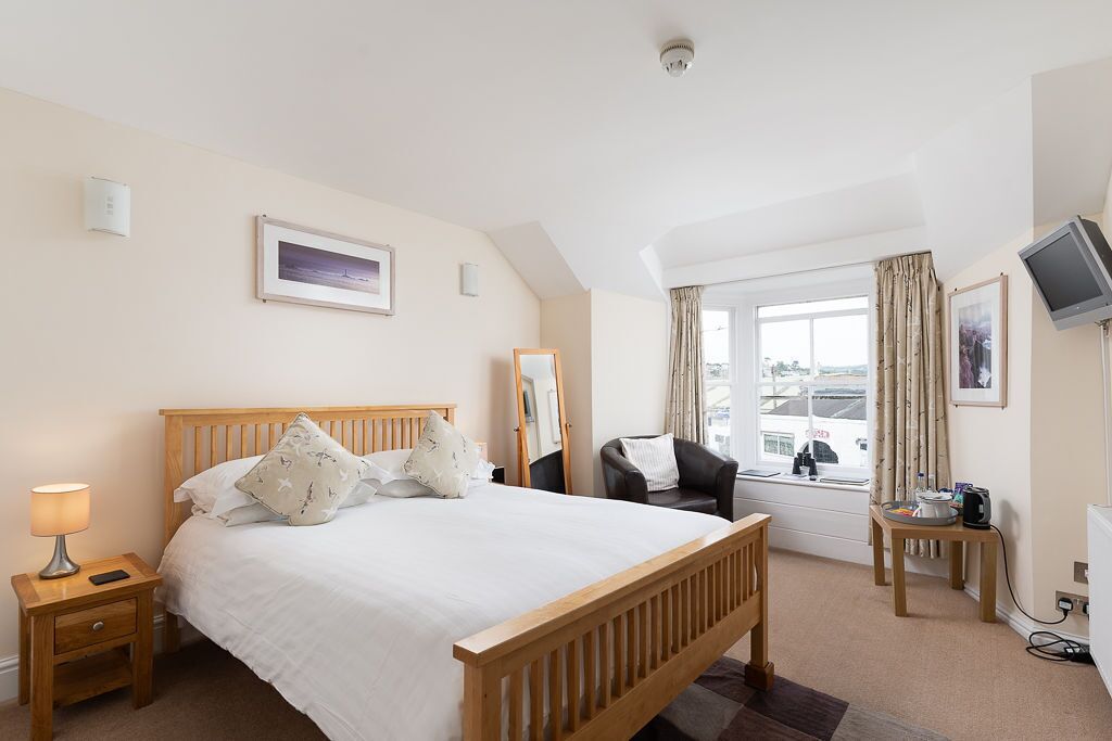 Superior Double Room, Ensuite, Harbor View