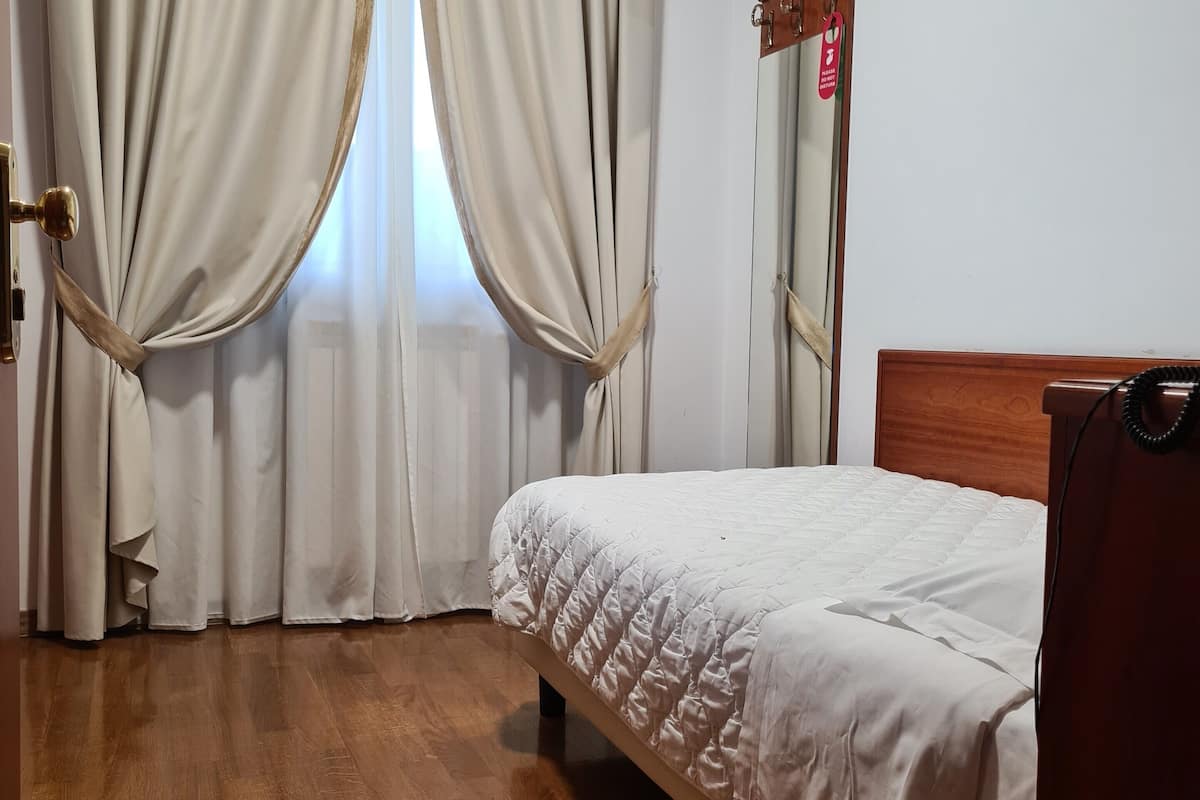 single room | bathroom | shower, free toiletries, hair dryer, bidet