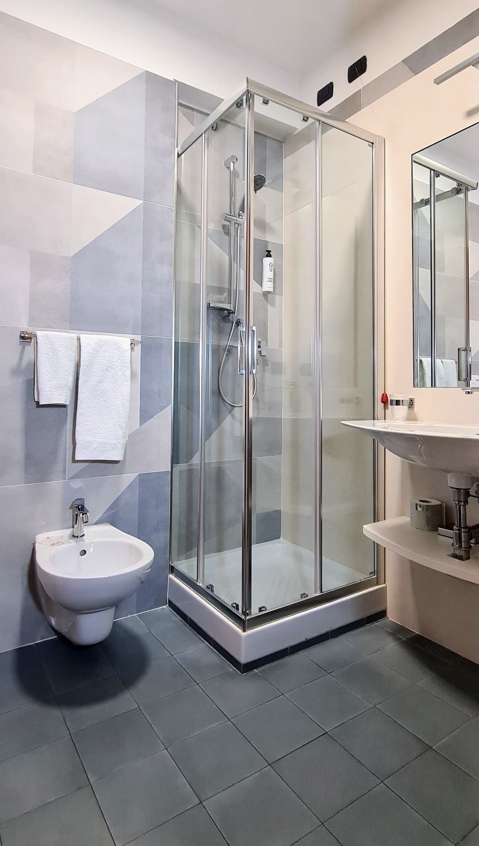 1 bedroom, egyptian cotton sheets, premium bedding, down duvets