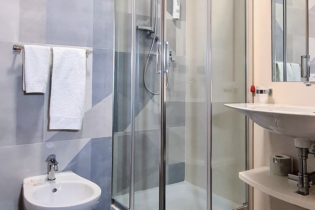 1 bedroom, egyptian cotton sheets, premium bedding, down duvets