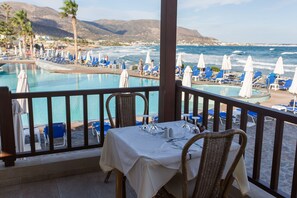 2 restaurants, lunch, dinner, brunch served; international cuisine