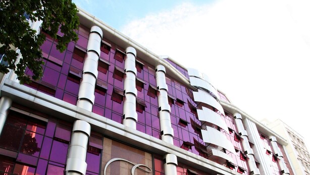 The exterior of the Elegance Hotel with a modern design, featuring large windows and a prominent logo. - Elegance Praia Hotel (Rio de Janeiro)
