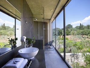 Premium bedding, in-room safe, desk, soundproofing - Leivatho Hotel (Kefalonia)