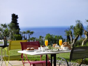 Petit déjeuner buffet compris tous les jours