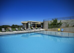 Piscine extérieure (ouverte en saison)