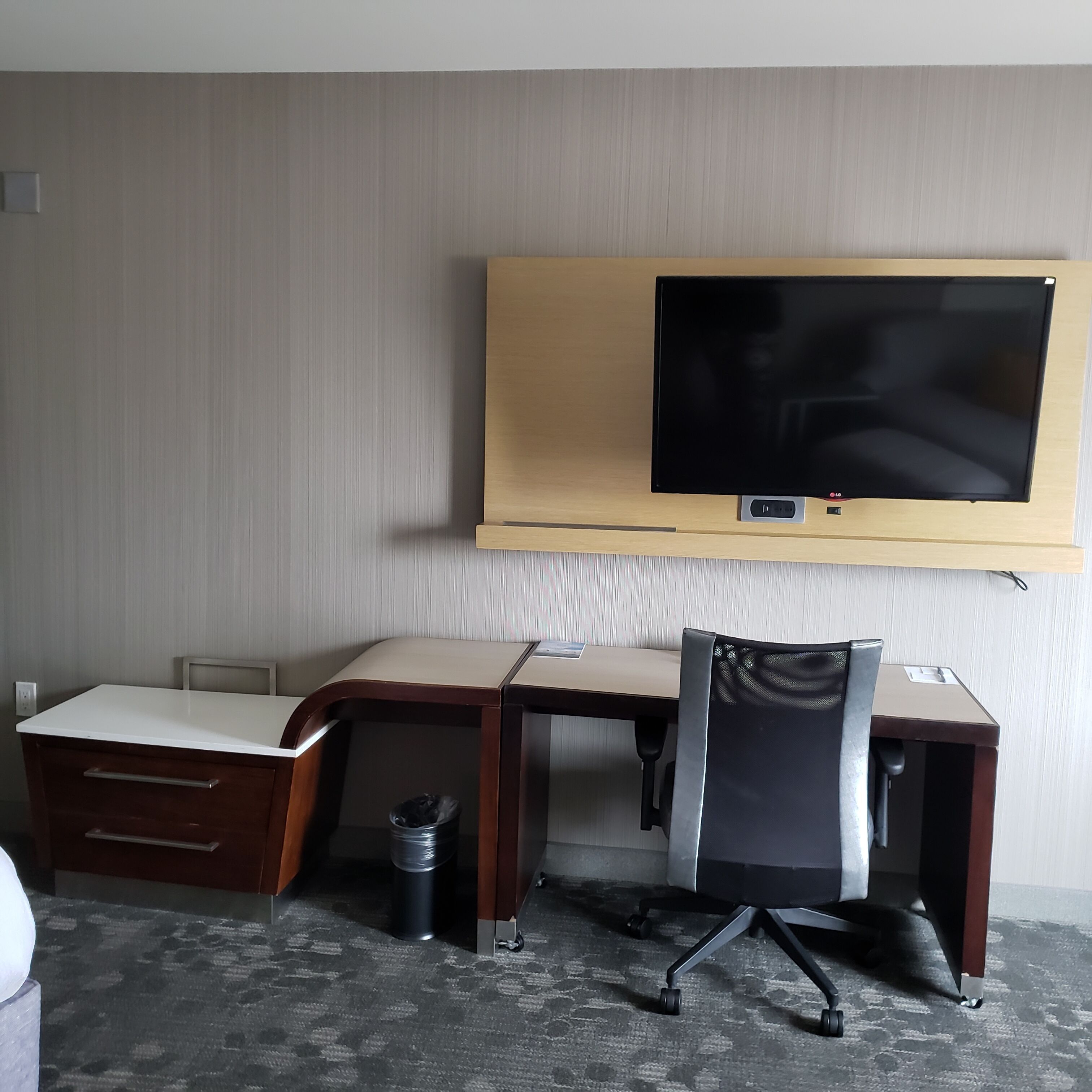 in-room business centre