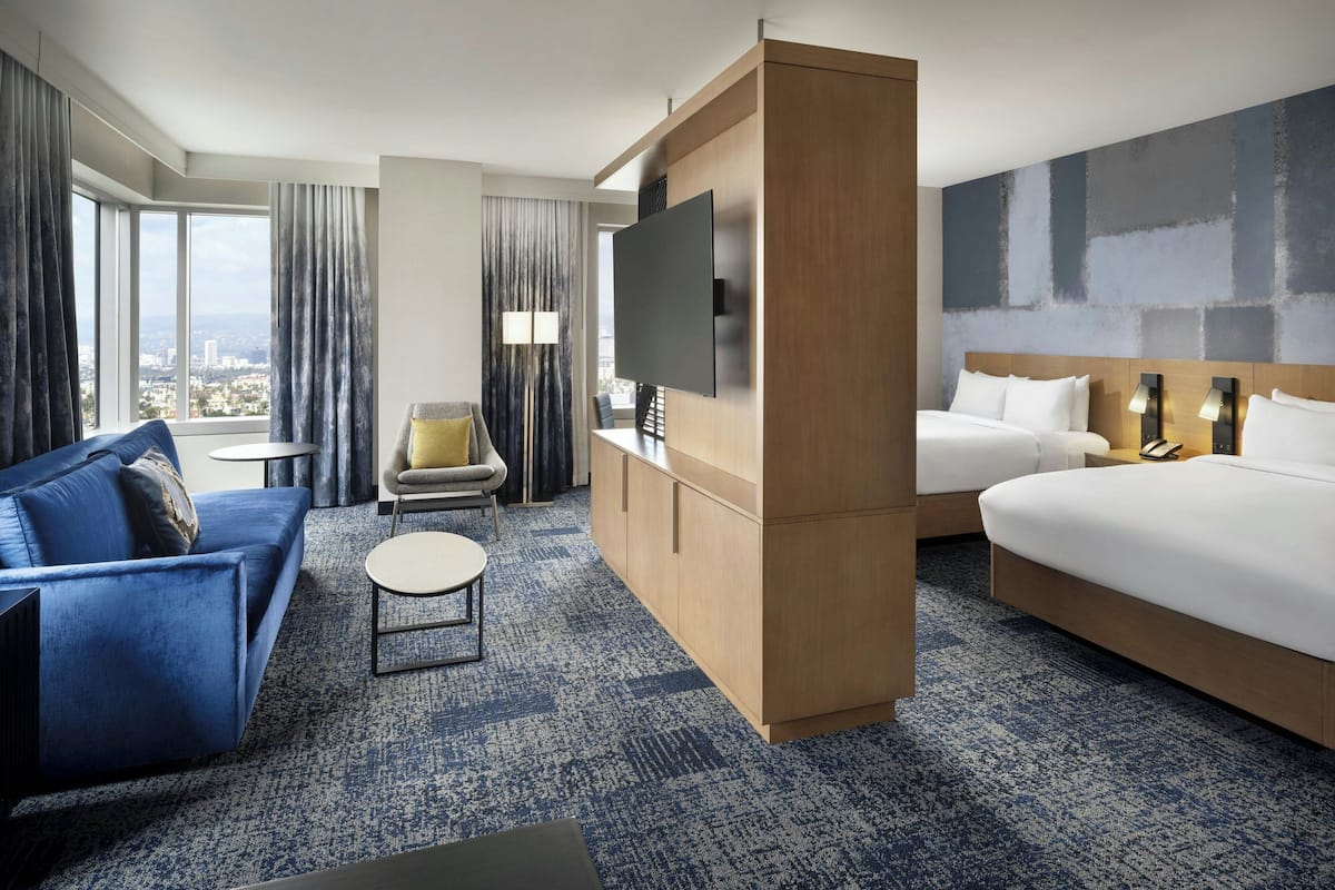 普通套房, 多張床 | 高級寢具、客房內保險箱、書桌、筆電工作空間