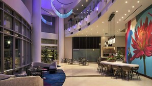 Lobby-lounge