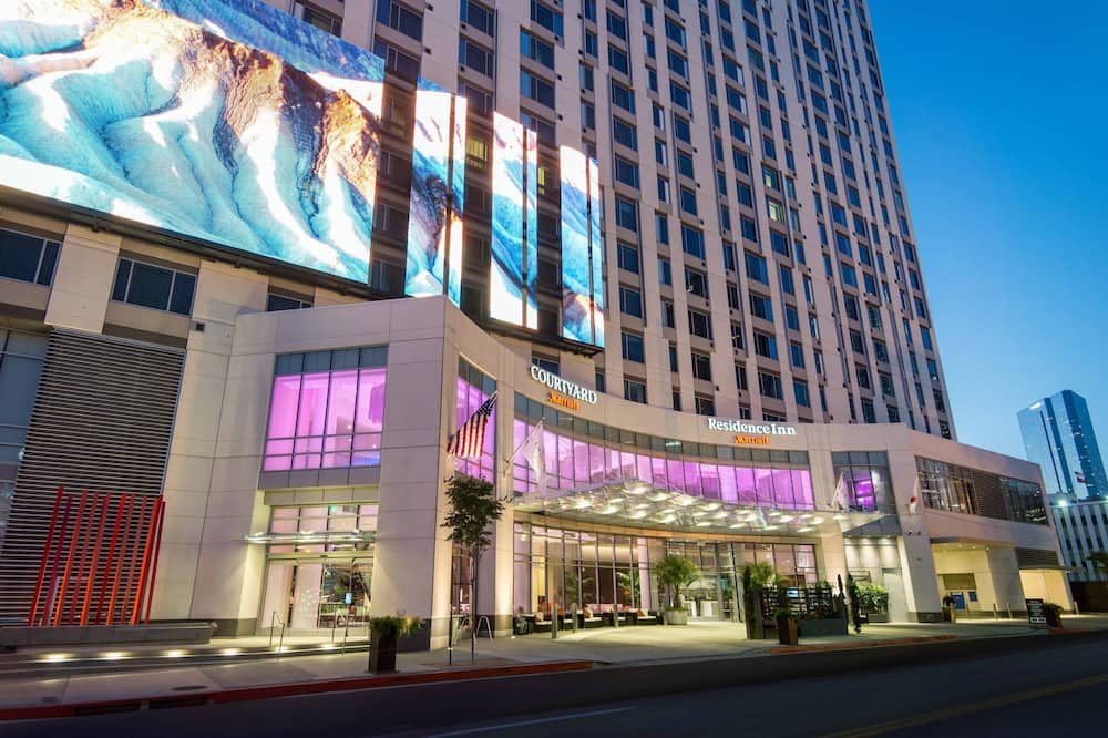 Courtyard Los Angeles L.A. LIVE